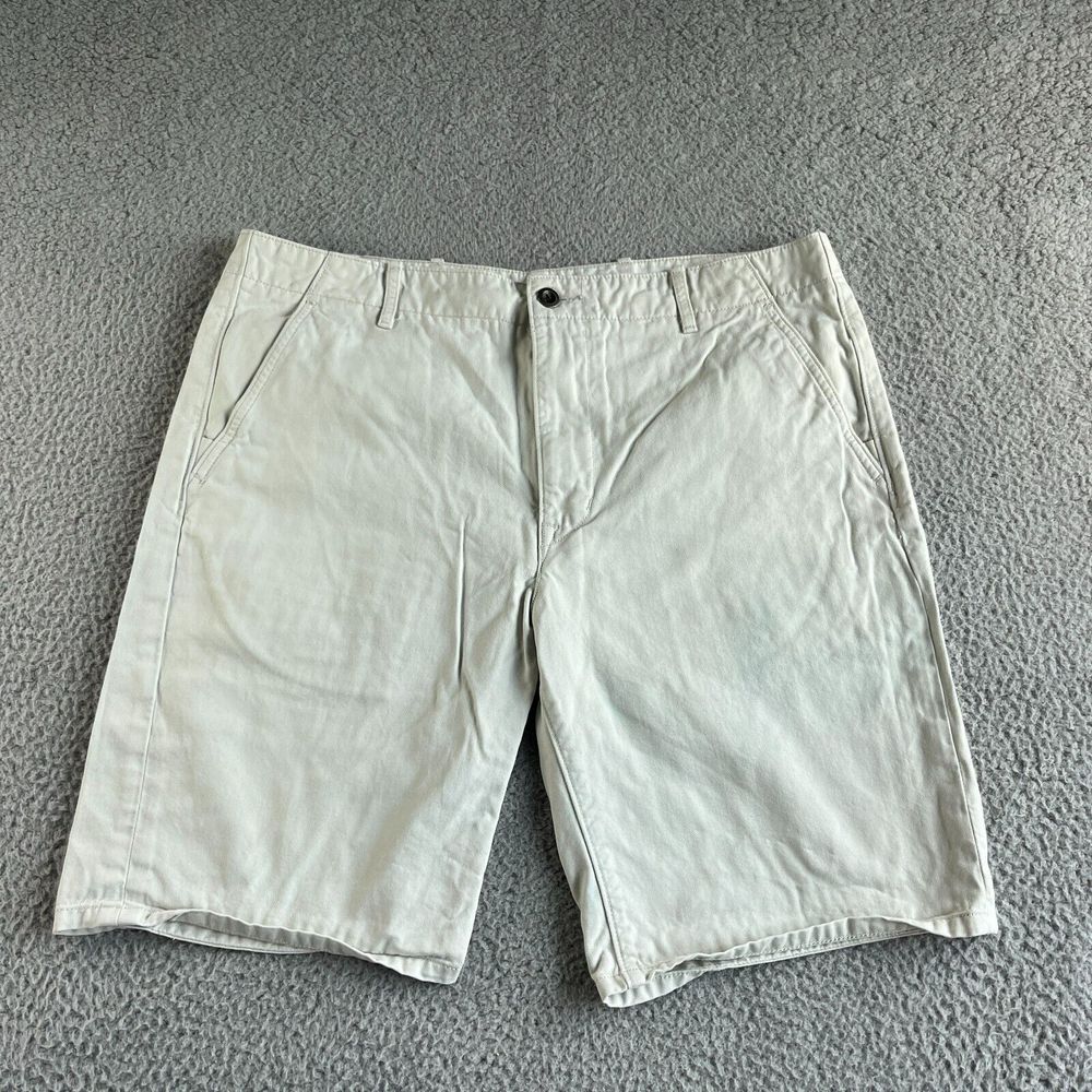 Levis Shorts Mens 36 White Chino Longer Length Flat Front Outdoor Hip Hop Skater